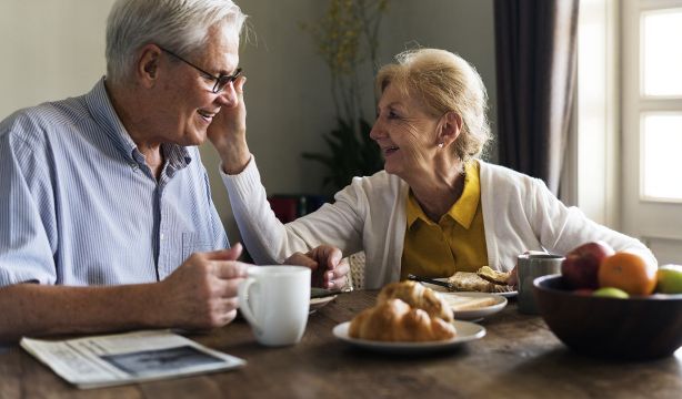 ¿Té o café? cuál puede debilitar tus huesos y cuándo debes dejar de tomarlo
