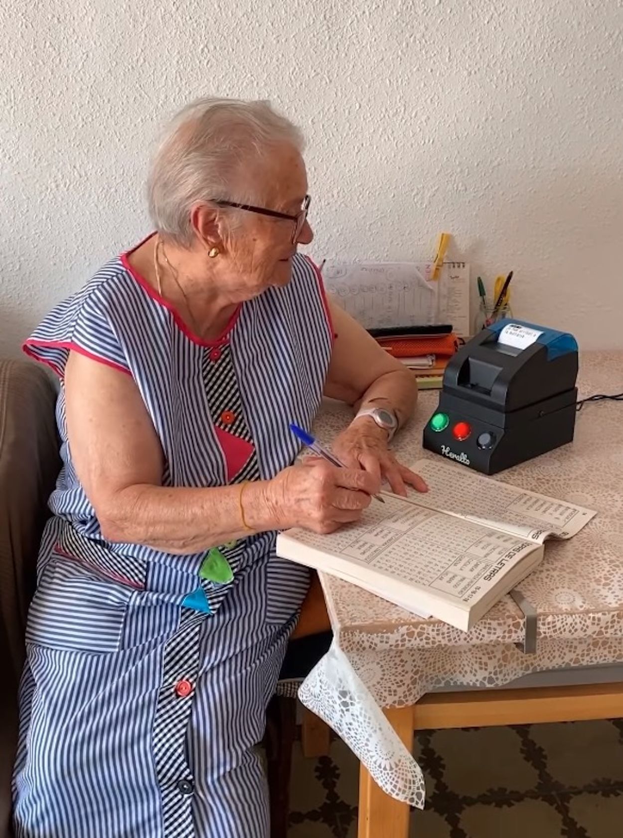 'Heralto', el invento español que mantiene conectados a los mayores que no saben usar el móvil