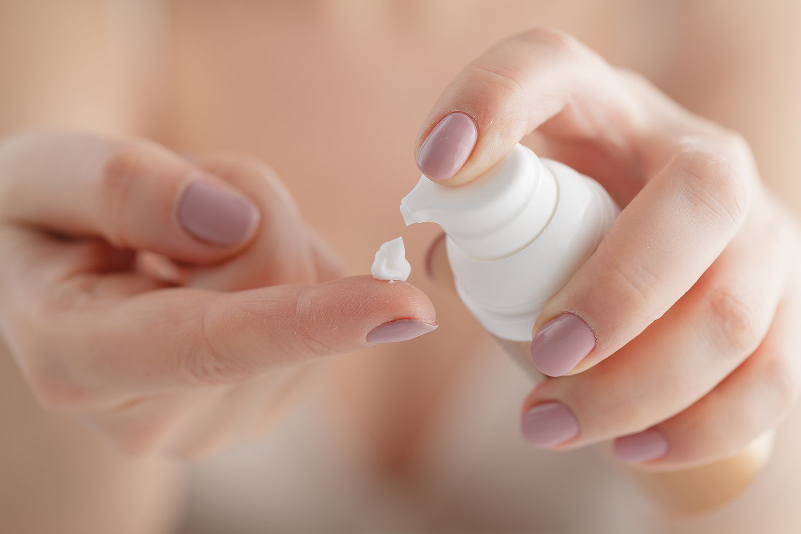 Sanidad retira tres cremas cosméticas por posibles riesgos para la salud