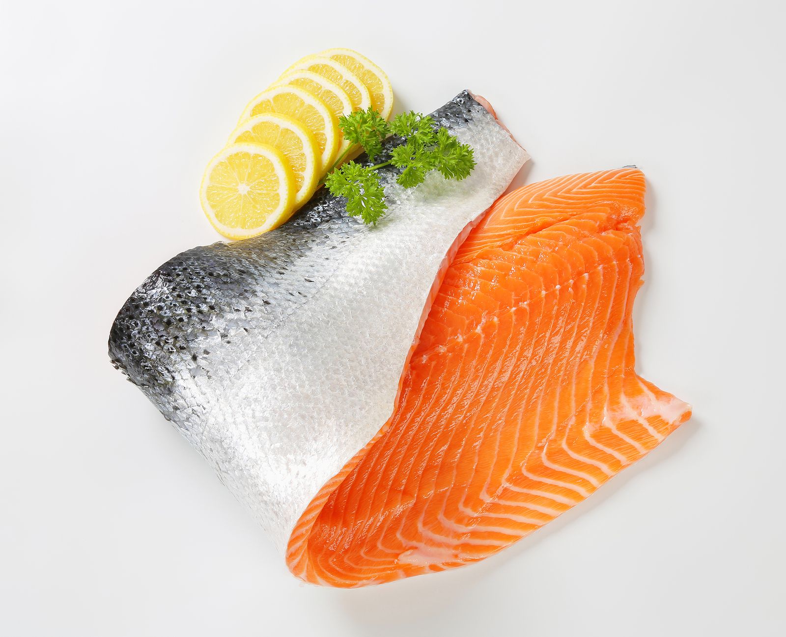 El truco viral para hacer torreznos marinos con piel de salmón. Fuente: bigstock.