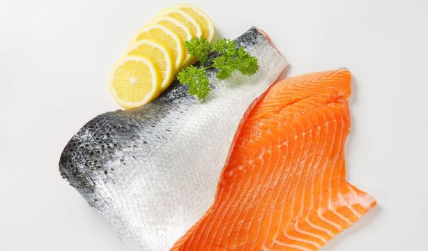 El truco viral para hacer torreznos marinos con piel de salmón. Fuente: bigstock.