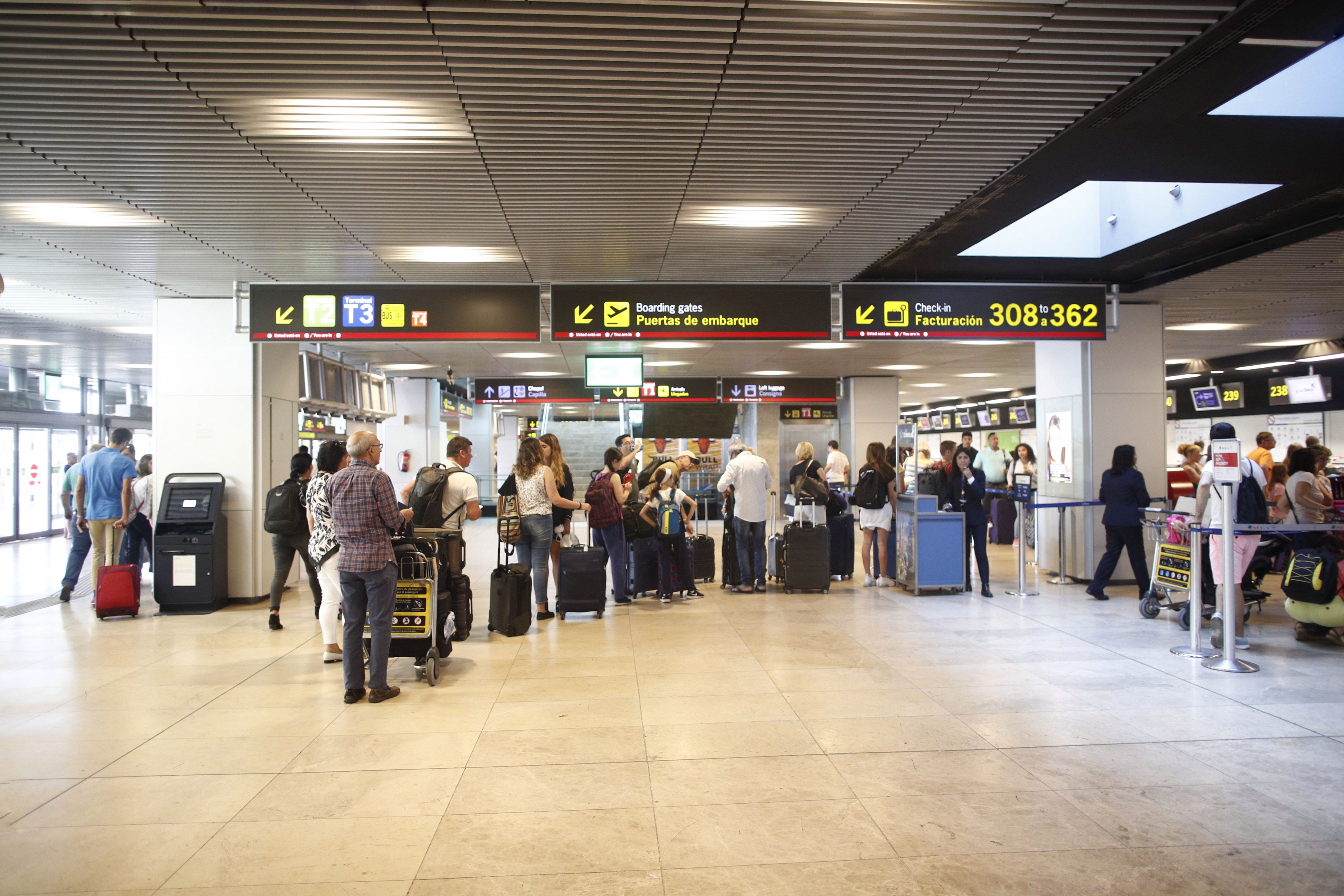 Una chica triunfa con su truco para no pagar por el exceso de equipaje en el aeropuerto