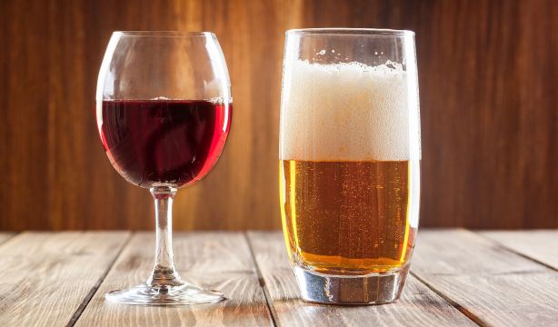 Cuatro descubrimientos sorprendentes sobre el vino y la cerveza (Bigstock)