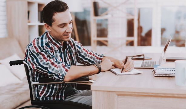 Pensión de incapacidad no contributiva: ¿es compatible cobrar la paga y trabajar?