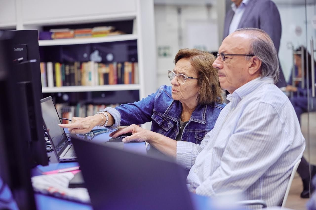 La Comunidad de Madrid lanza su Plan de Envejecimiento Activo: Carnet Sénior, cursos y voluntariado