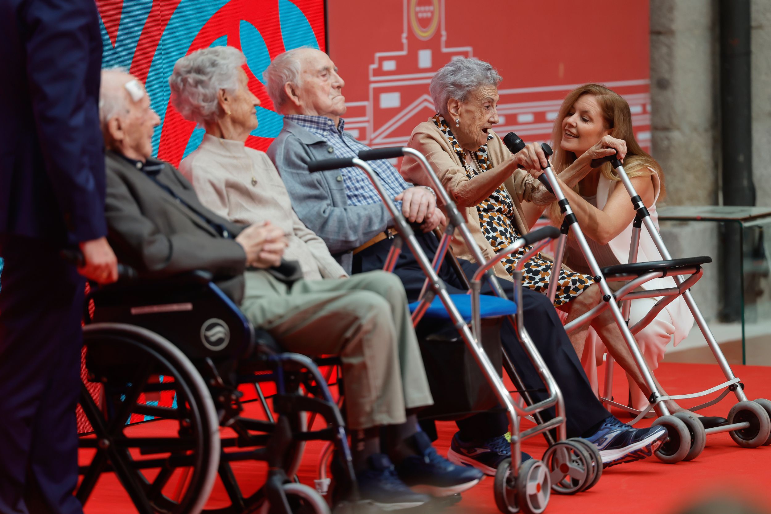 Madrid rinde homenaje a sus 2.724 centenarios: "El secreto está en disfrutar de la vida"
