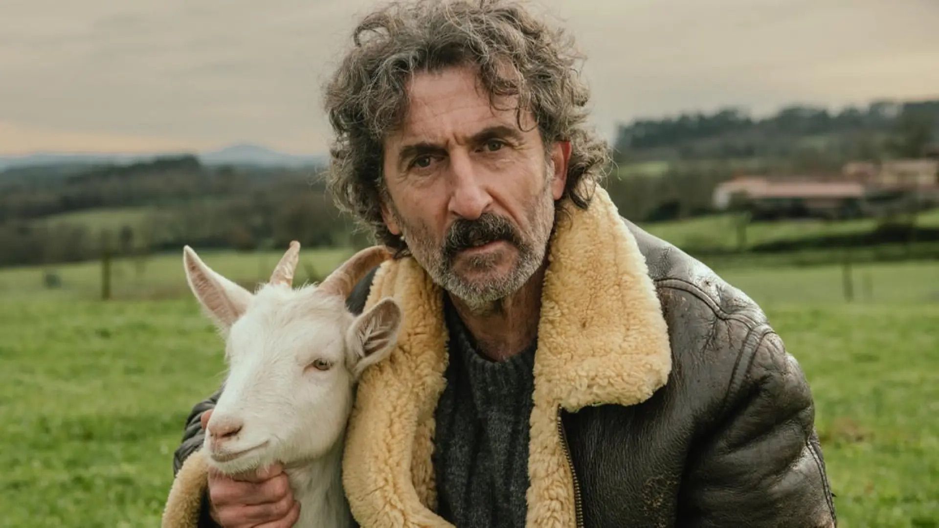 Luis Zahera se pasa al humor en 'Animal', serie que retrata la crisis de la España vaciada