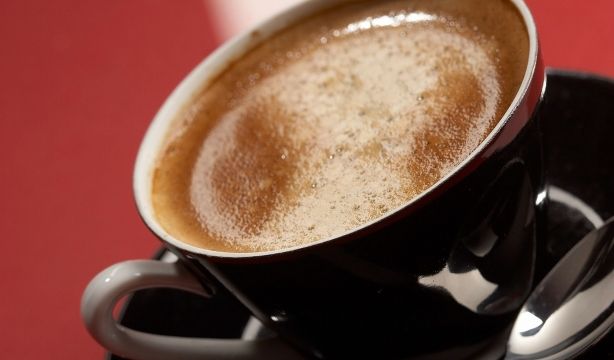 Tomar café tiene beneficios para el hígado (Bigstock)