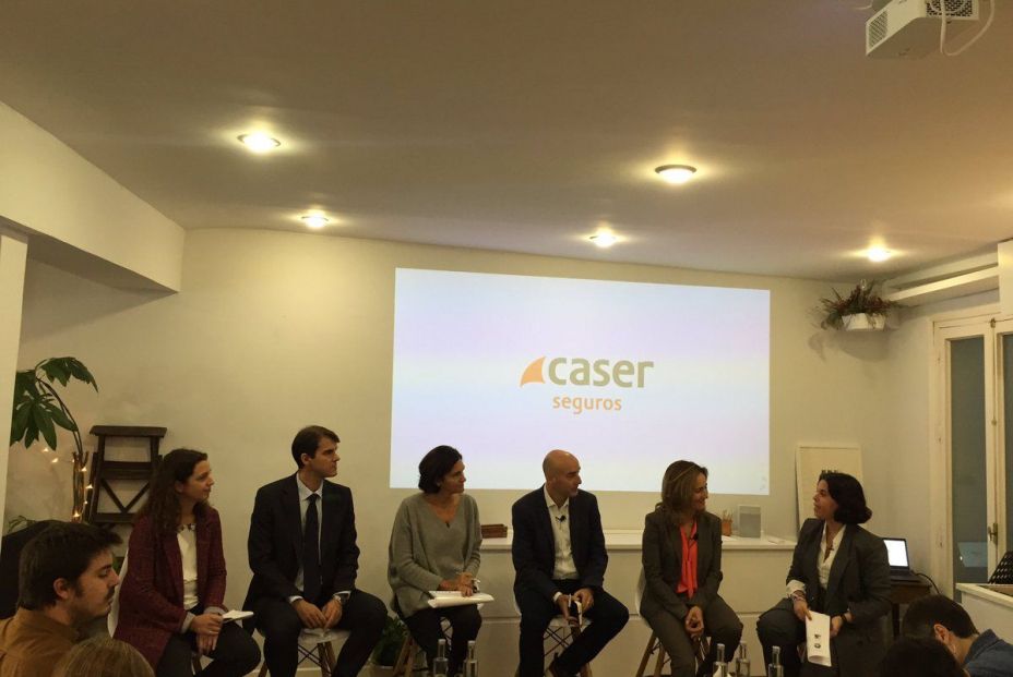 Panel de expertos reunido por Caser para hablar de ahorro y pensiones