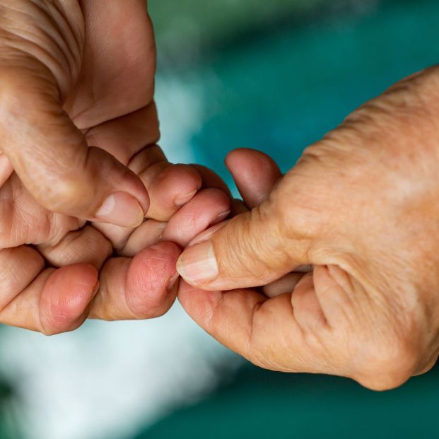 Cómo cuidar las uñas moradas por un golpe