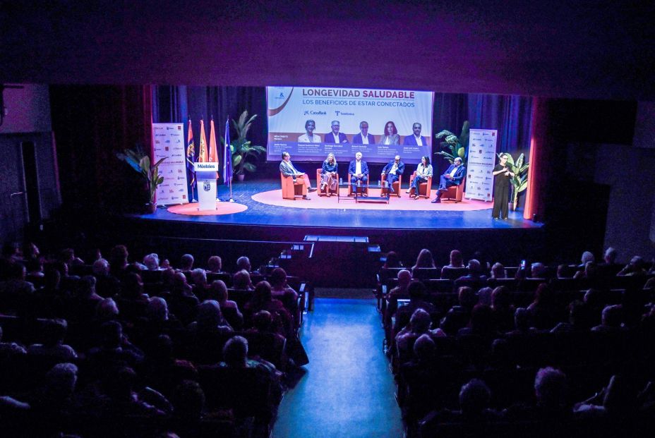 Estar conectados, esencial para los mayores: "Nos tenemos que subir al tren de la digitalización". Foto: Agustín Millán Estar conectados, esencial para los mayores: "Nos tenemos que subir al tren de la digitalización". Foto: Agustín Millán