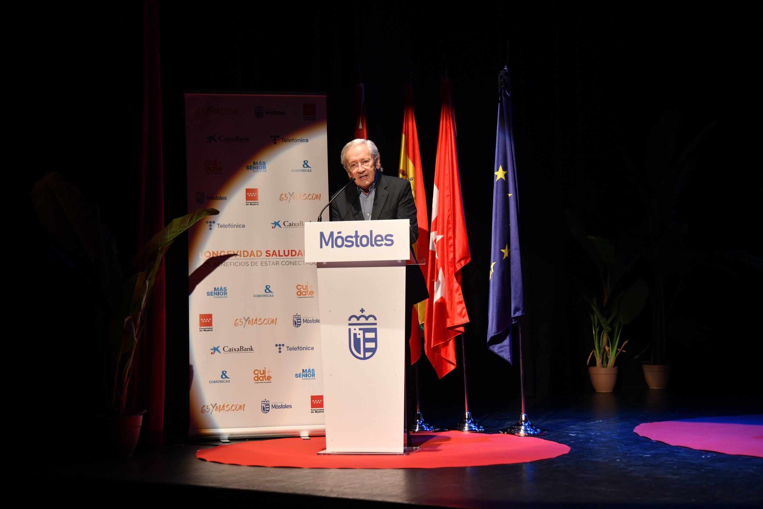 Ónega: "Mantenerse conectados cultiva las relaciones sociales y evita la soledad no deseada". Foto: Agustín Millán