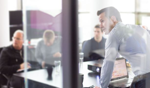Sesgos inconscientes favorecen a los hombres en la selección de líderes. Fuente: bigstock. Sesgos inconscientes favorecen a los hombres en la selección de líderes. Fuente: bigstock.