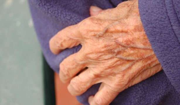 Cierran una residencia en Galicia por deficiencias "muy graves": los mayores han sido reubicados