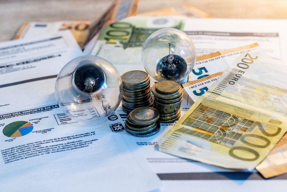 El recibo de la luz cae 4,3% en noviembre por el abaratamiento del precio de la electricidad El recibo de la luz cae 4,3% en noviembre por el abaratamiento del precio de la electricidad
