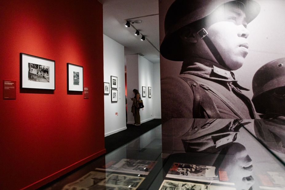 EuropaPress 6996656 visitantes presentacion exposicion robert capa icons circulo bellas artes EuropaPress 6996656 visitantes presentacion exposicion robert capa icons circulo bellas artes