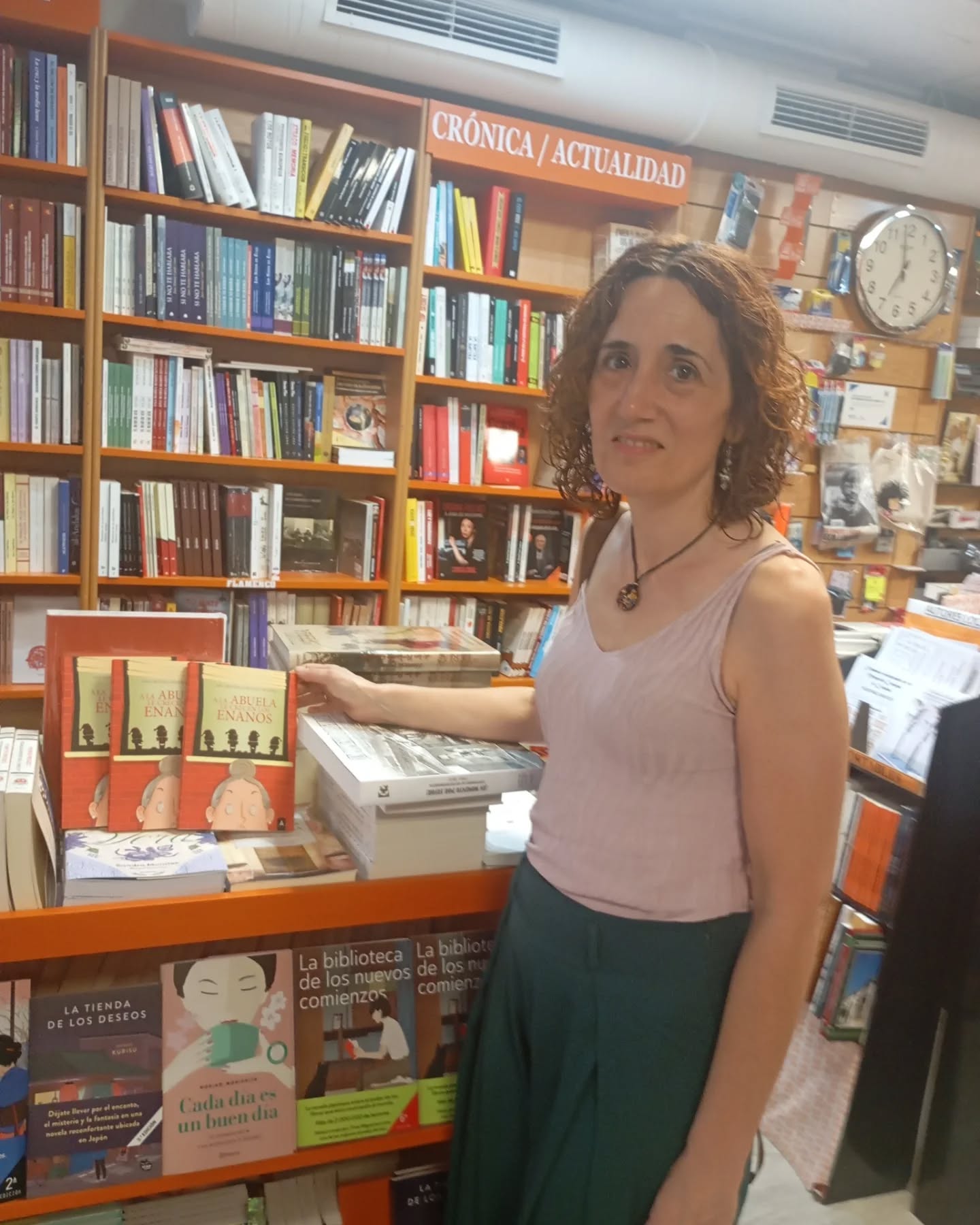 'A la abuela le crecen los enanos': Ana Cristina González da voz a los mayores en su primera novela