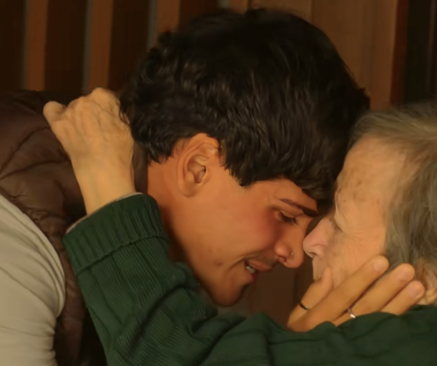 El emotivo reencuentro de un joven con su abuela: "Le pedí a Dios no morirme para volver a verte" El emotivo reencuentro de un joven con su abuela: "Le pedí a Dios no morirme para volver a verte"