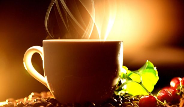 ¿Quieres vivir más? Combina a diario diario la ingesta de agua, café y té. (Bigstock)