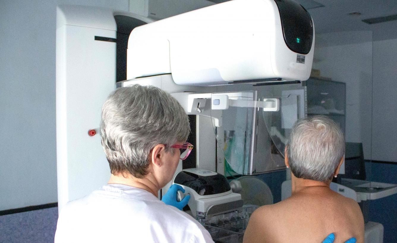 Mujeres se unen para llevar a la Justicia los fallos en el cribado del cáncer de mama en Andalucía