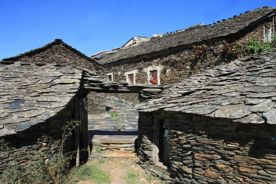 Ruta por los pueblos negros de Guadalajara: los lugares imprescindibles Ruta por los pueblos negros de Guadalajara: los lugares imprescindibles