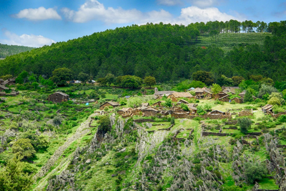 Ruta por los pueblos negros de Guadalajara: los lugares imprescindibles Ruta por los pueblos negros de Guadalajara: los lugares imprescindibles