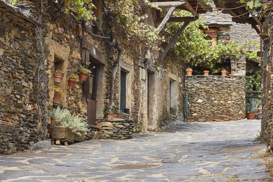 Ruta por los pueblos negros de Guadalajara: los lugares imprescindibles Ruta por los pueblos negros de Guadalajara: los lugares imprescindibles