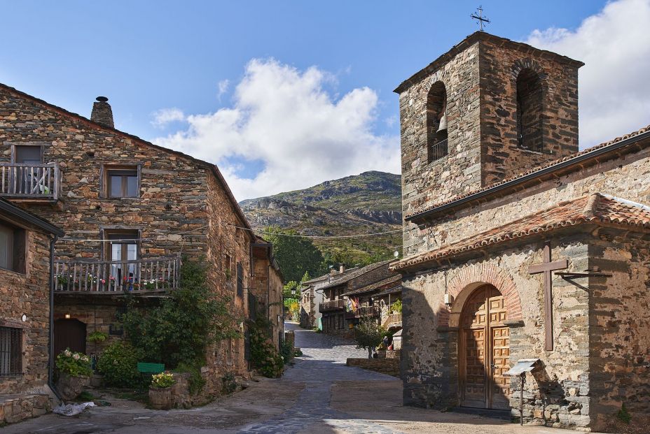 Ruta por los pueblos negros de Guadalajara: los lugares imprescindibles Ruta por los pueblos negros de Guadalajara: los lugares imprescindibles