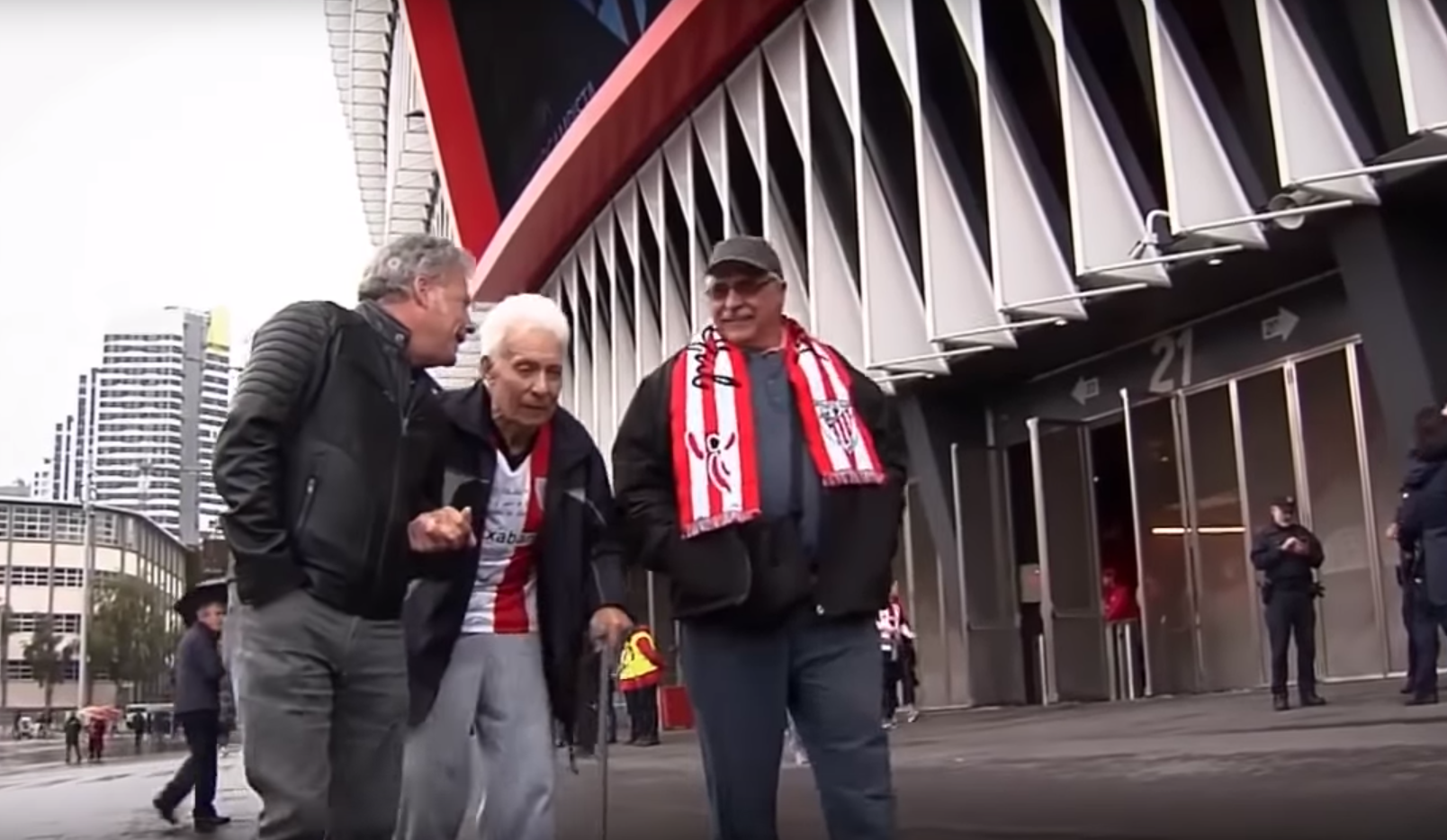 El viaje de 10.000 kilómetros de José Luis, de 92 años, para volver a ver jugar a su Athletic