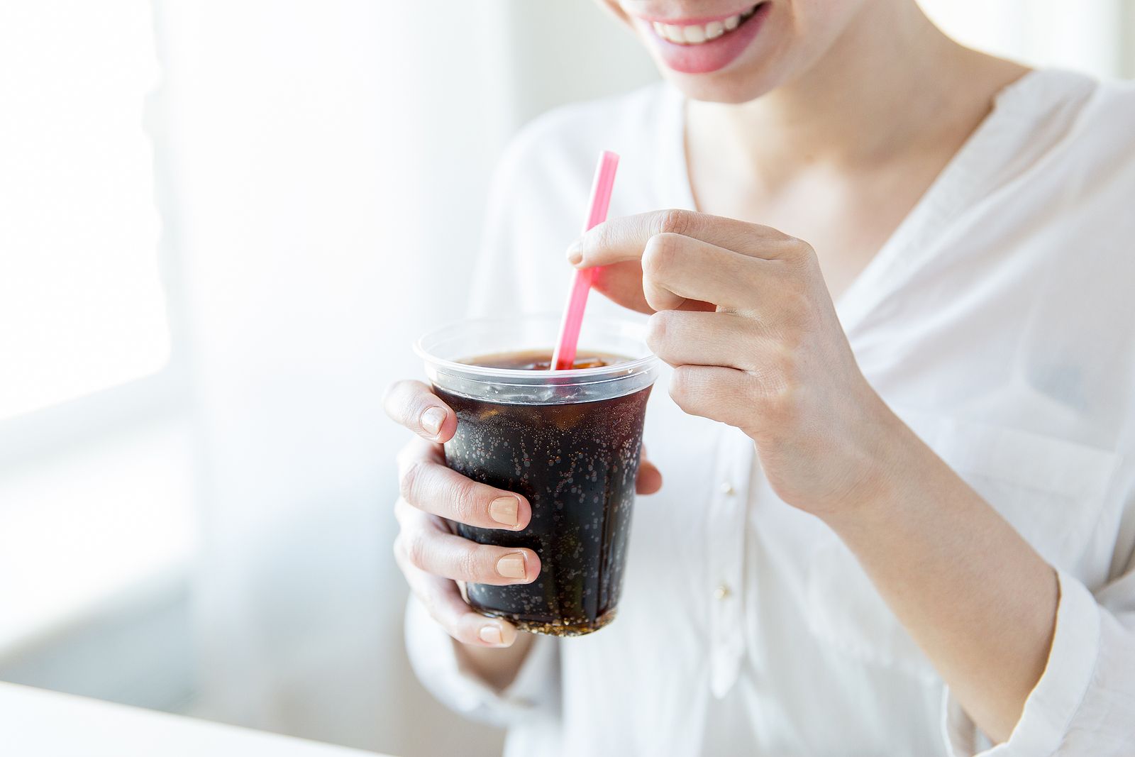 Un estudio vincula las bebidas sin azúcar con daño hepático y mayor mortalidad