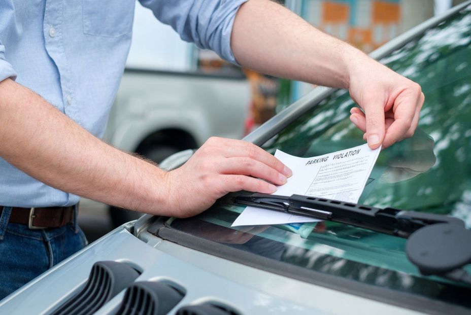 Cuidado con estas multas si cometes estas infracciones con tu coche circulando por la ciudad