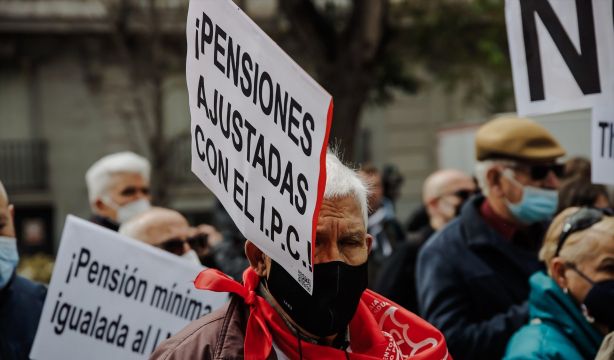 La pensión media de jubilación subirá unos 40 euros en 2026, según apunta el IPC