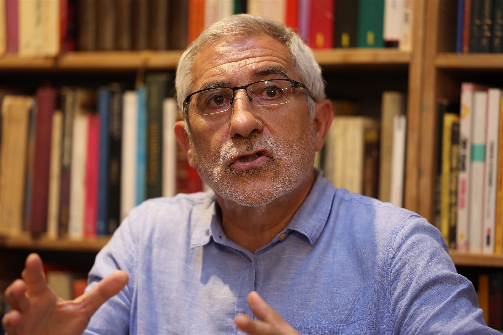 Llamazares sale en defensa de los mayores: "Están en su derecho a disfrutar de vacaciones"