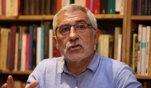 Llamazares sale en defensa de los mayores: "Están en su derecho a disfrutar de vacaciones"