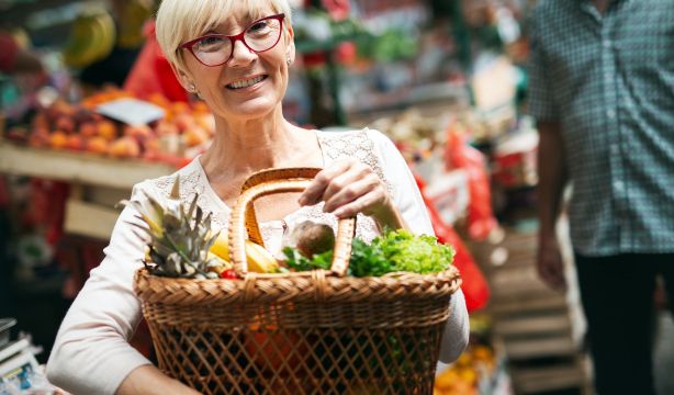 Esta es la dieta recomendada para reducir el riesgo de fracturas en pacientes con osteoporosis