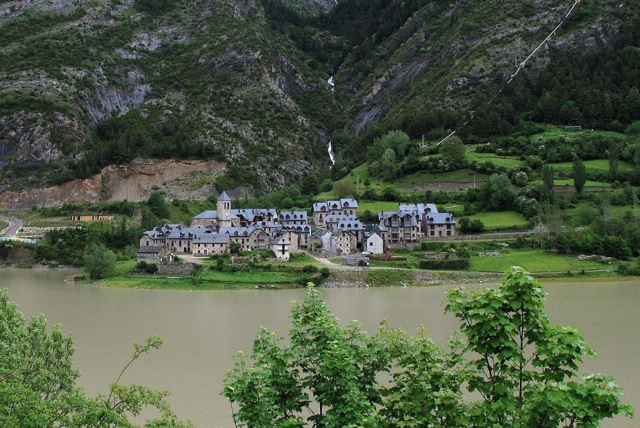 1280px Un pueblito con encanto...pero en donde    Lanuza (Huesca) (cropped) 1280px Un pueblito con encanto...pero en donde    Lanuza (Huesca) (cropped)