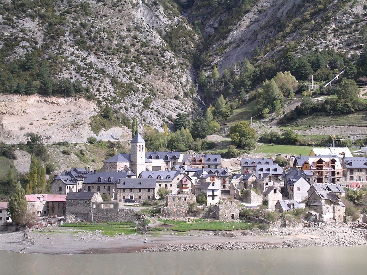 El pueblo que estuvo 30 años sumergido: un enclave único del Alto Aragón y una historia inigualable