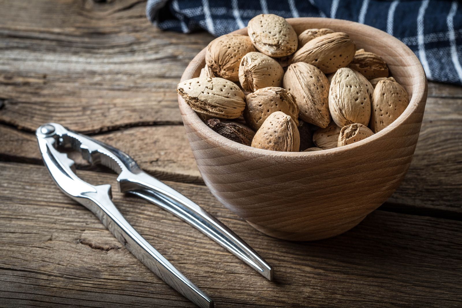 Los beneficios de incluir las almendras en la dieta de las personas mayores