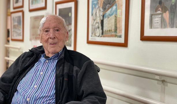 A sus 101 años, Carlos Perón sigue pintando la vida con acuarelas. Fuente: EuropaPress.