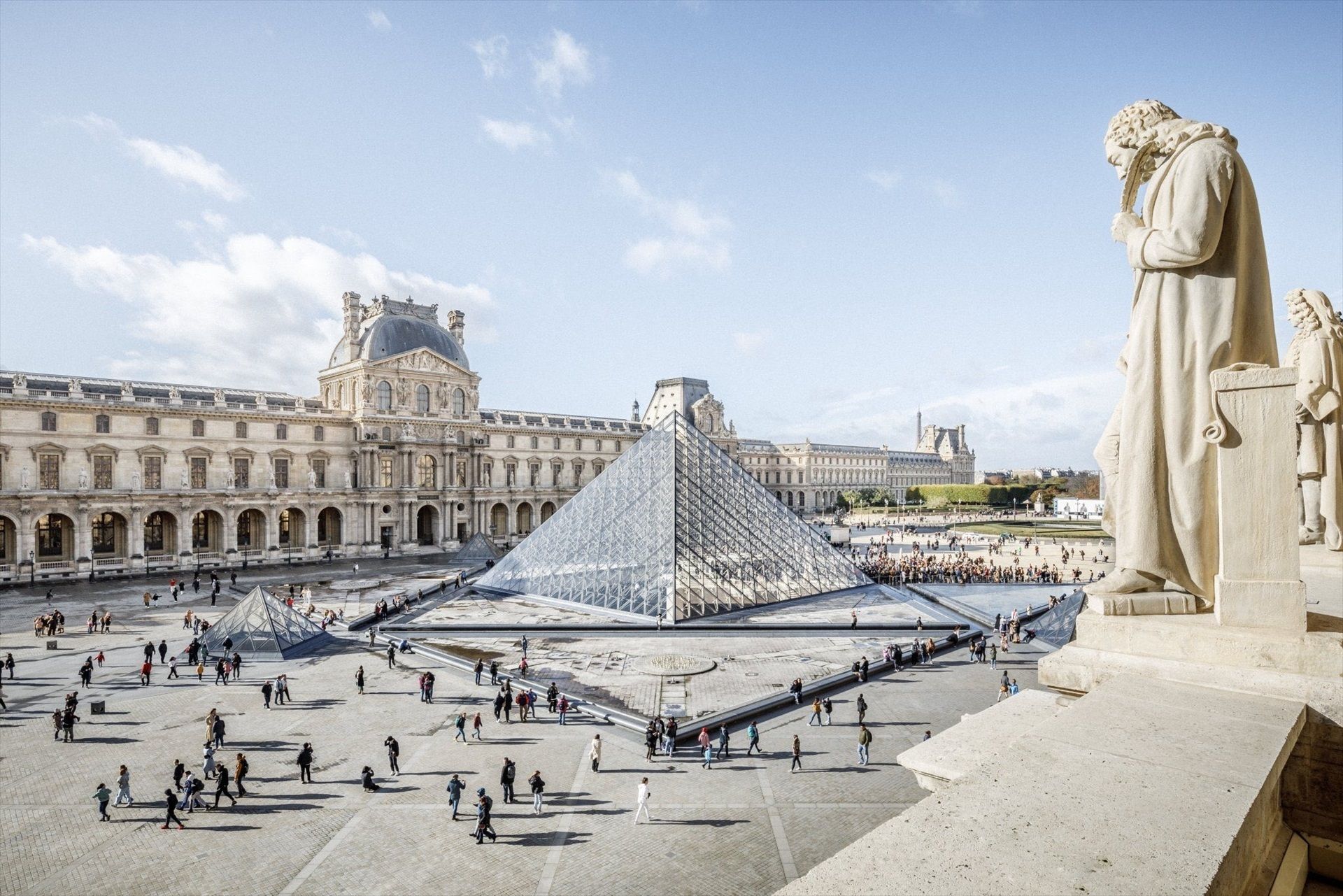 Las claves del robo en el Louvre: cuatro asaltantes sustraen joyas históricas de valor incalculable