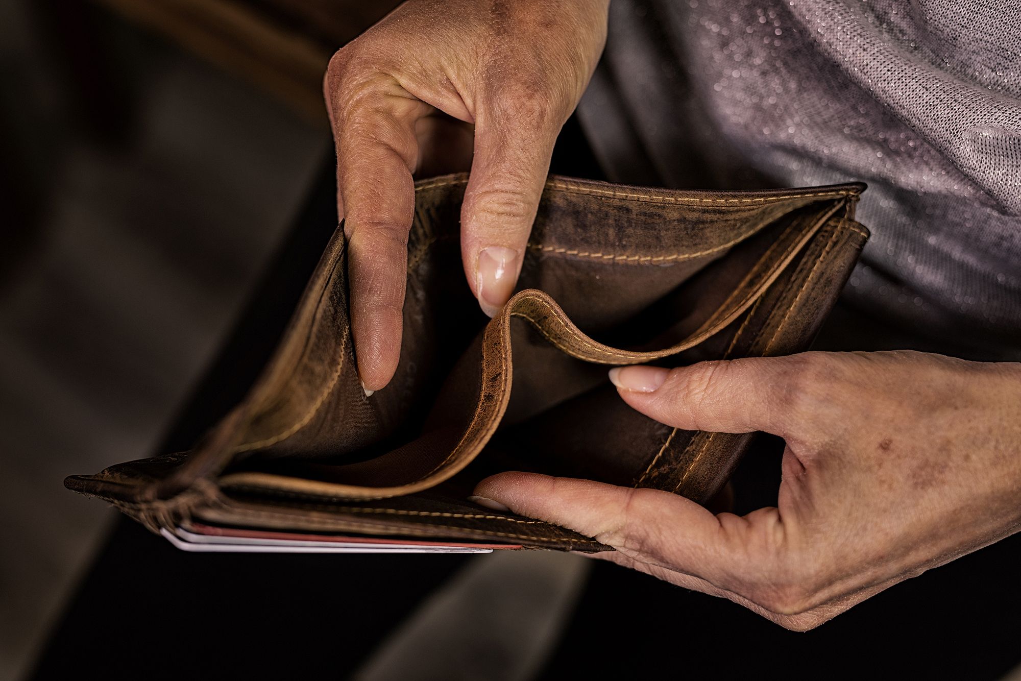 Vivir con menos de 600€ al mes: la lucha de casi medio millón de pensionistas que no cotizaron