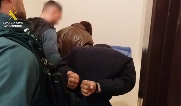 Detenida una pareja que robaba a personas mayores mediante el 'abrazo cariñoso'