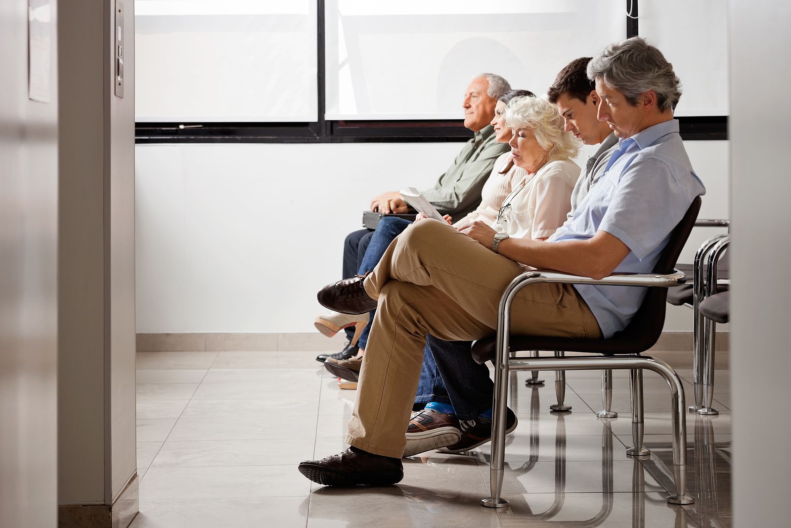 El 40% de los españoles han tenido que esperar más de 8 días para ver a su médico de cabecera