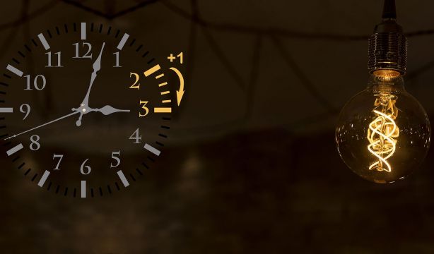 ¿Cuánto dinero se ahorra realmente en la factura de la luz con el cambio de hora?