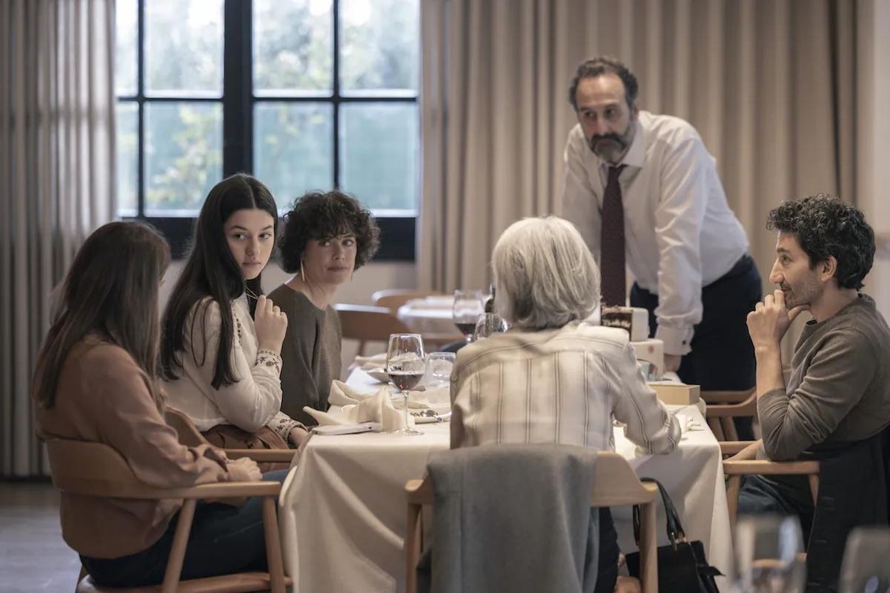 Alauda Ruiz de Azúa inunda de fe los cines con 'Los domingos', Concha de Oro en San Sebastián