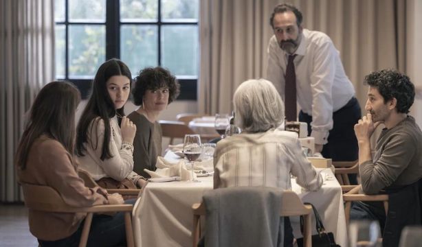 Alauda Ruiz de Azúa inunda de fe los cines con 'Los domingos', Concha de Oro en San Sebastián