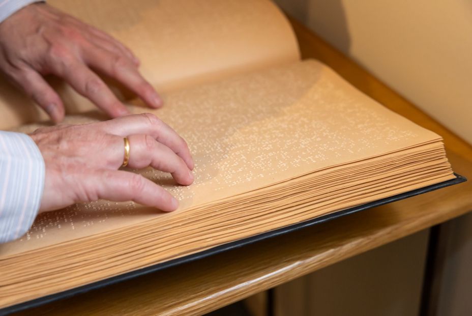 Un libro en braille, editado en 1890 Un libro en braille, editado en 1890