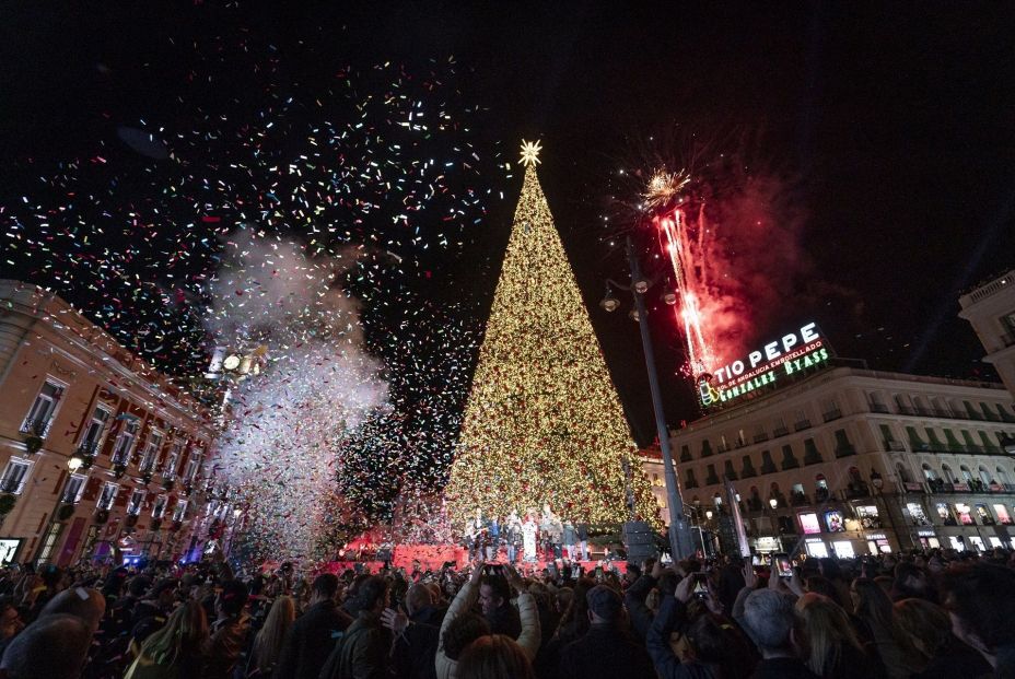 EuropaPress 6373395 decenas personas encendido luces navidad 2024 puerta sol 28 noviembre 2024