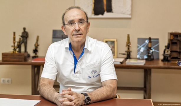 Eduardo Anitua, el dentista español más influyente del mundo, lanza 'El experto opina' en 65YMÁS