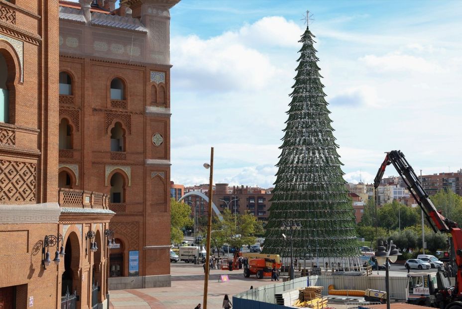 EuropaPress 7046372 arbol navidad instalado ventas 22 octubre 2025 madrid espana ayuntamiento (1)